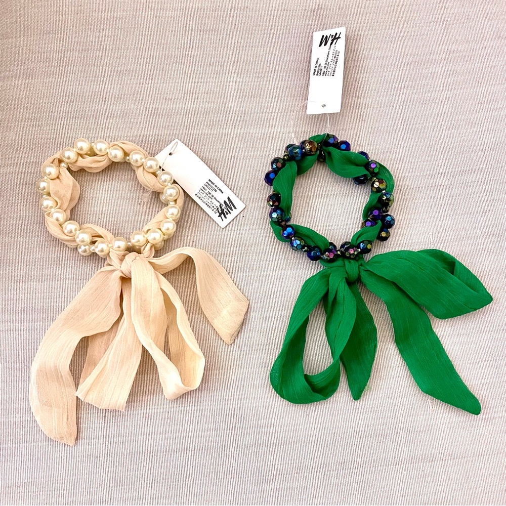 💚 H&M ribbon bracelet with bow tie Pearl ivory green beads